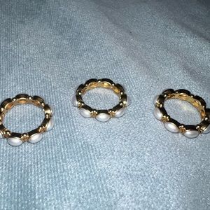 Julie Vos rings